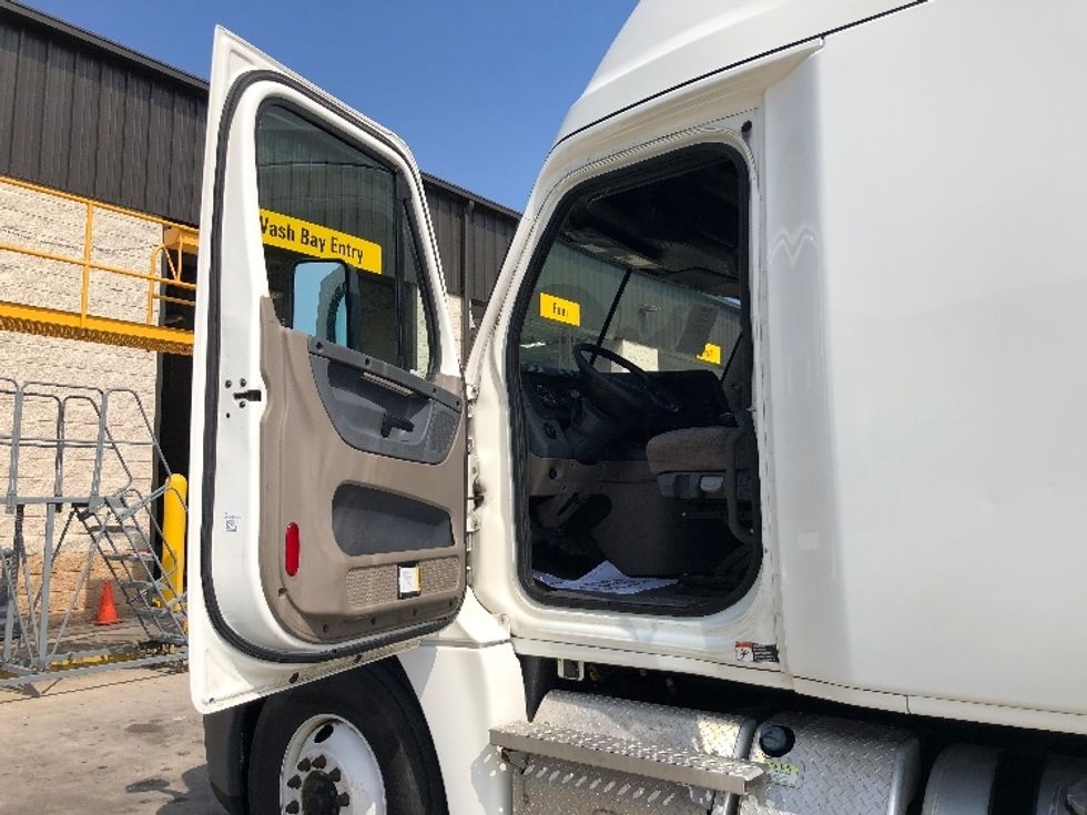 Sleeper Tractor-Heavy Duty Tractors-Freightliner-2019-Cascadia 12564ST-Indianapolis-IN-469,818\n\t\tmiles-$ 48,500 - Image 9