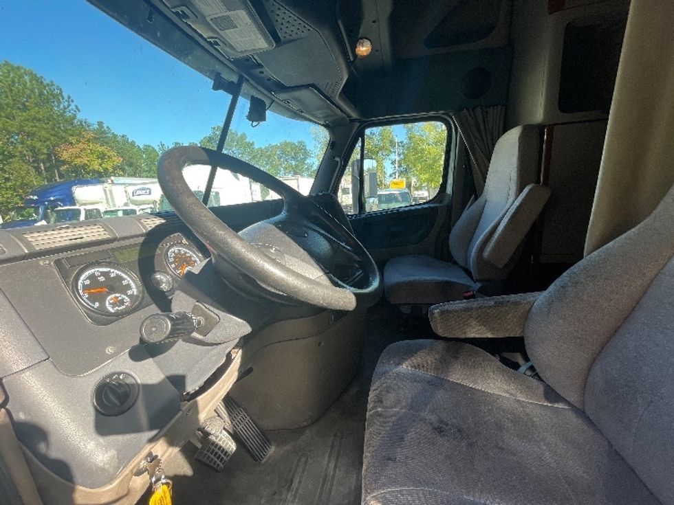 Sleeper Tractor-Heavy Duty Tractors-Freightliner-2019-Cascadia 12564ST-Jacksonville-FL-293,500\n\t\tmiles-$ 64,250 - Image 10