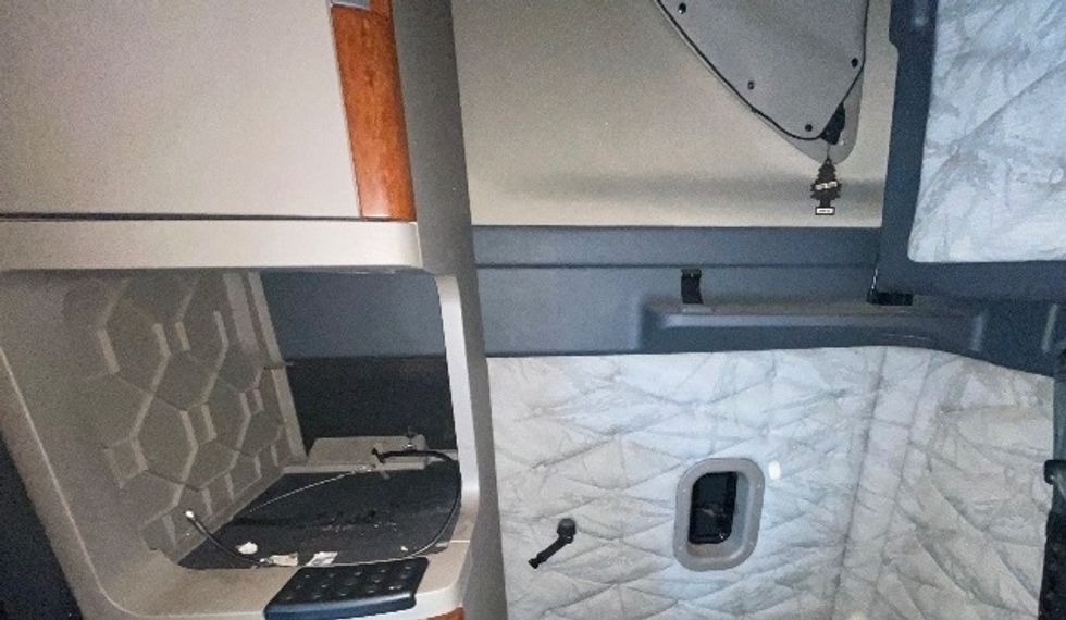 Sleeper Tractor-Heavy Duty Tractors-Freightliner-2019-Cascadia 12564ST-Jacksonville-FL-293,500\n\t\tmiles-$ 64,250 - Image 19