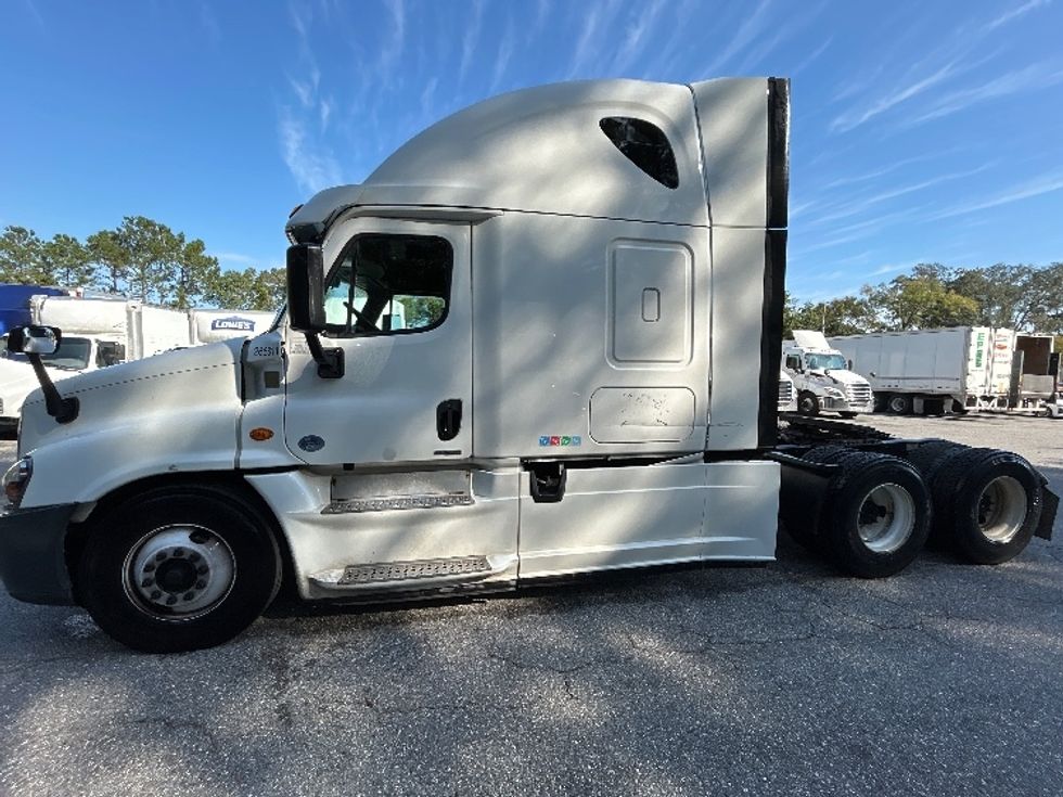 Sleeper Tractor-Heavy Duty Tractors-Freightliner-2019-Cascadia 12564ST-Jacksonville-FL-293,500\n\t\tmiles-$ 64,250 - Image 4