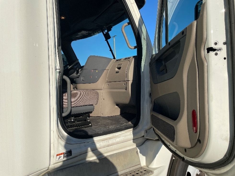 Sleeper Tractor-Heavy Duty Tractors-Freightliner-2019-Cascadia 12564ST-Jacksonville-FL-365,593\n\t\tmiles-$ 60,250 - Image 13