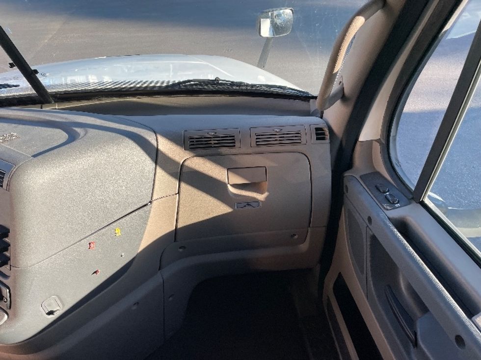 Sleeper Tractor-Heavy Duty Tractors-Freightliner-2019-Cascadia 12564ST-Jacksonville-FL-365,593\n\t\tmiles-$ 60,250 - Image 14