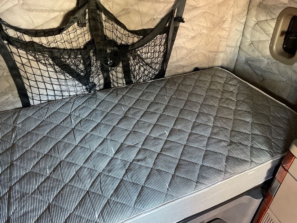 Sleeper Tractor-Heavy Duty Tractors-Freightliner-2019-Cascadia 12564ST-Jacksonville-FL-365,593\n\t\tmiles-$ 60,250 - Image 17