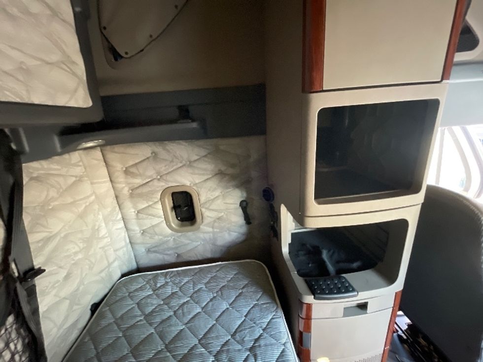 Sleeper Tractor-Heavy Duty Tractors-Freightliner-2019-Cascadia 12564ST-Jacksonville-FL-365,593\n\t\tmiles-$ 60,250 - Image 18