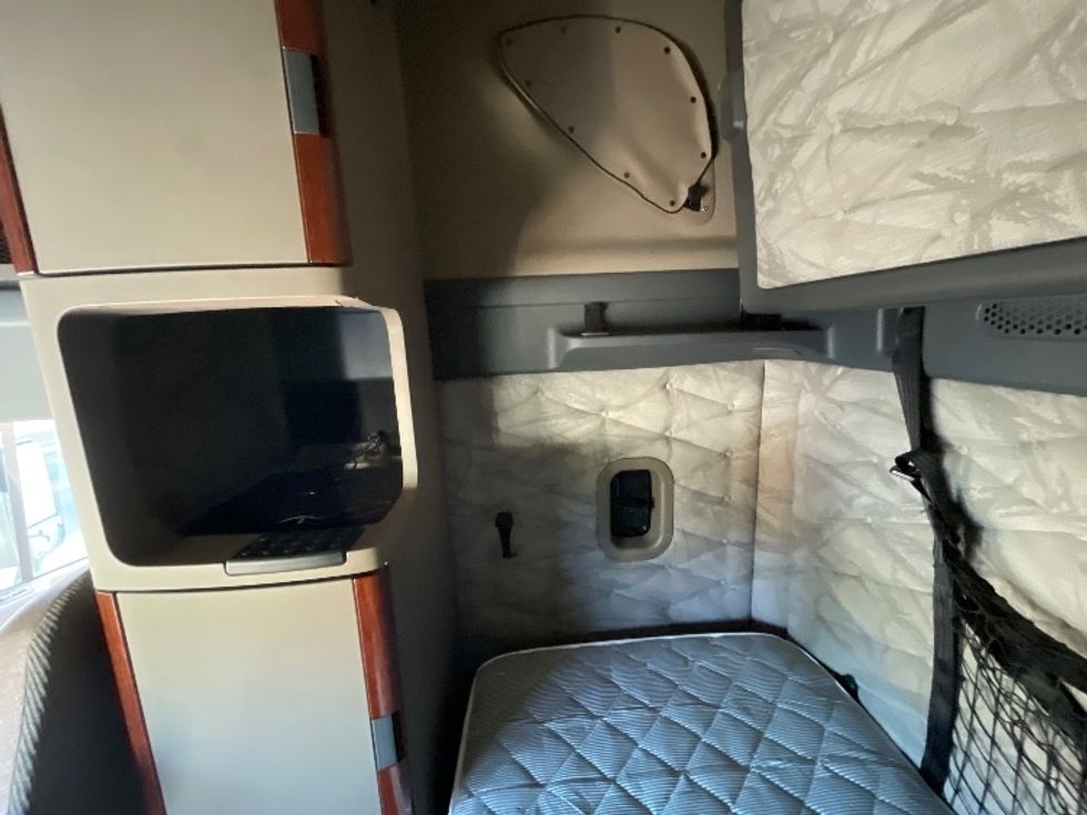 Sleeper Tractor-Heavy Duty Tractors-Freightliner-2019-Cascadia 12564ST-Jacksonville-FL-365,593\n\t\tmiles-$ 60,250 - Image 19