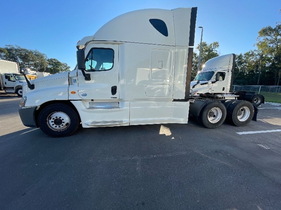 Sleeper Tractor-Heavy Duty Tractors-Freightliner-2019-Cascadia 12564ST-Jacksonville-FL-365,593\n\t\tmiles-$ 60,250 - Image 4