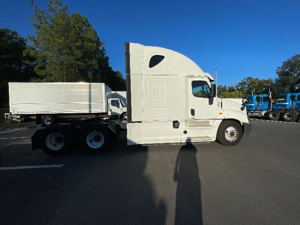 Sleeper Tractor-Heavy Duty Tractors-Freightliner-2019-Cascadia 12564ST-Jacksonville-FL-365,593\n\t\tmiles-$ 60,250 - Image 8