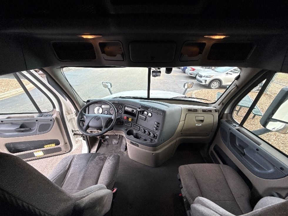 Sleeper Tractor-Heavy Duty Tractors-Freightliner-2019-Cascadia 12564ST-Jacksonville-FL-492,828\n\t\tmiles-$ 50,250 - Image 12