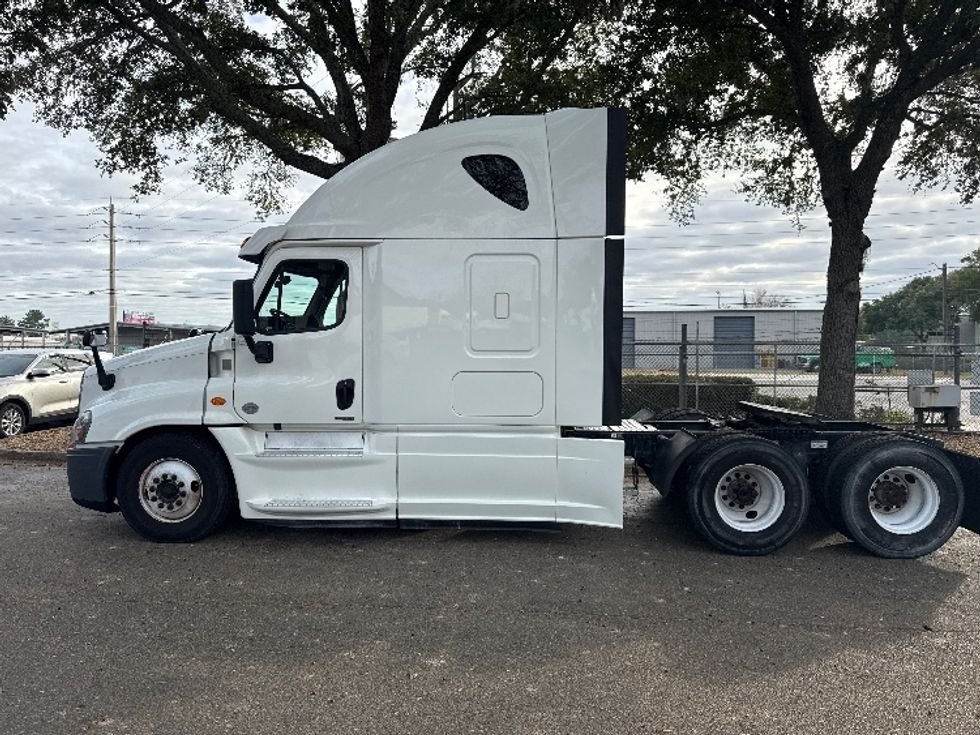 Sleeper Tractor-Heavy Duty Tractors-Freightliner-2019-Cascadia 12564ST-Jacksonville-FL-492,828\n\t\tmiles-$ 50,250 - Image 4