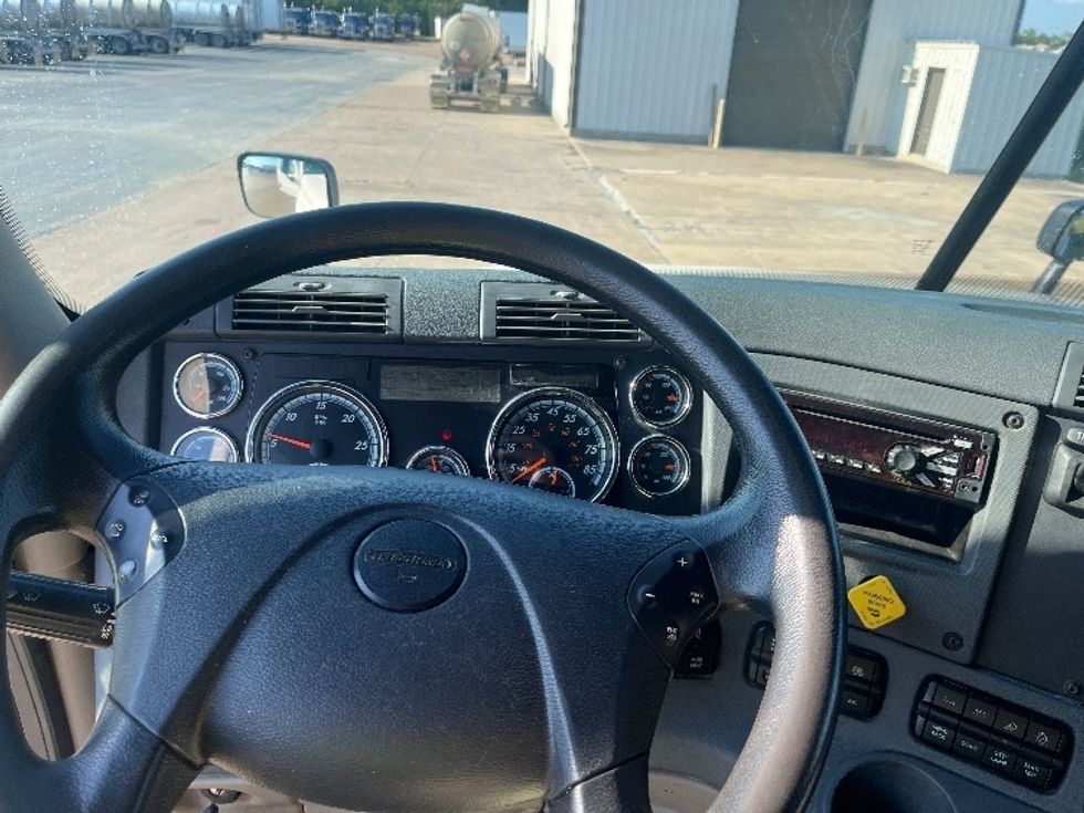 Sleeper Tractor-Heavy Duty Tractors-Freightliner-2019-Cascadia 12564ST-Katy-TX-281,214\n\t\tmiles-$ 62,750 - Image 11
