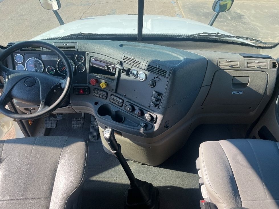Sleeper Tractor-Heavy Duty Tractors-Freightliner-2019-Cascadia 12564ST-Katy-TX-281,214\n\t\tmiles-$ 62,750 - Image 12