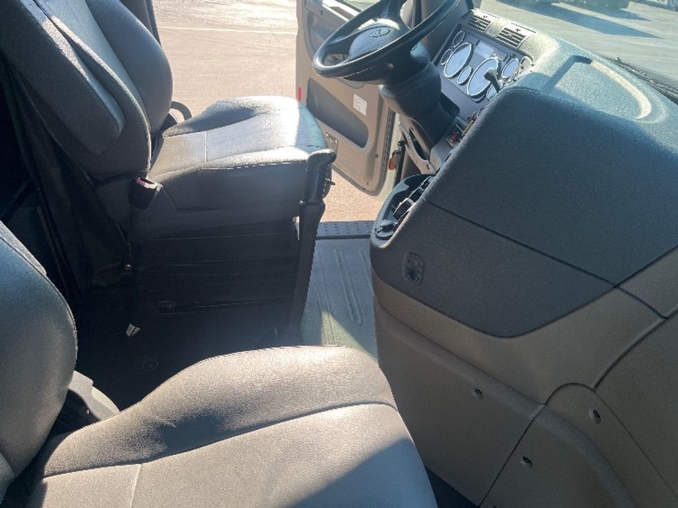 Sleeper Tractor-Heavy Duty Tractors-Freightliner-2019-Cascadia 12564ST-Katy-TX-281,214\n\t\tmiles-$ 62,750 - Image 15