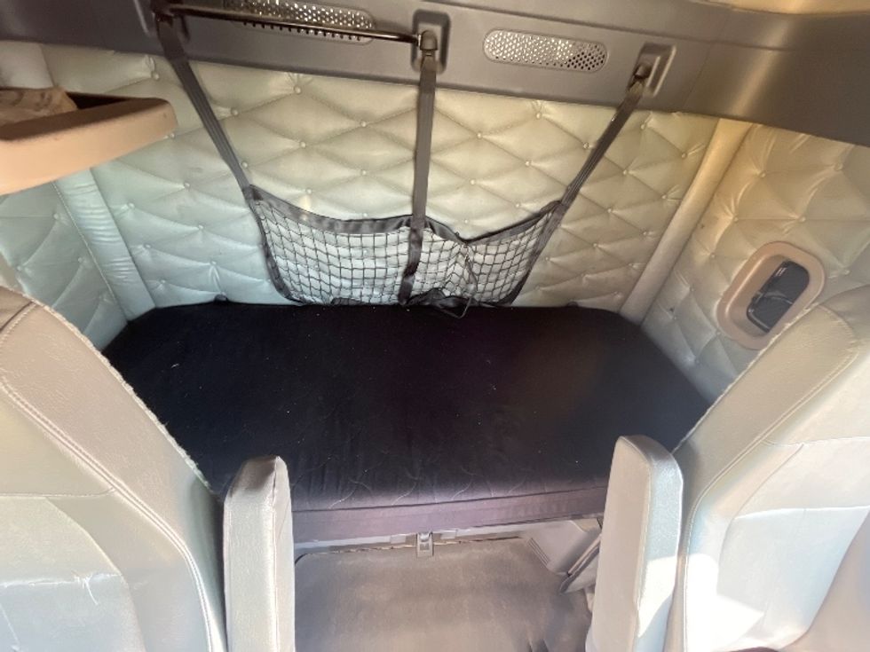 Sleeper Tractor-Heavy Duty Tractors-Freightliner-2019-Cascadia 12564ST-Katy-TX-281,214\n\t\tmiles-$ 62,750 - Image 16