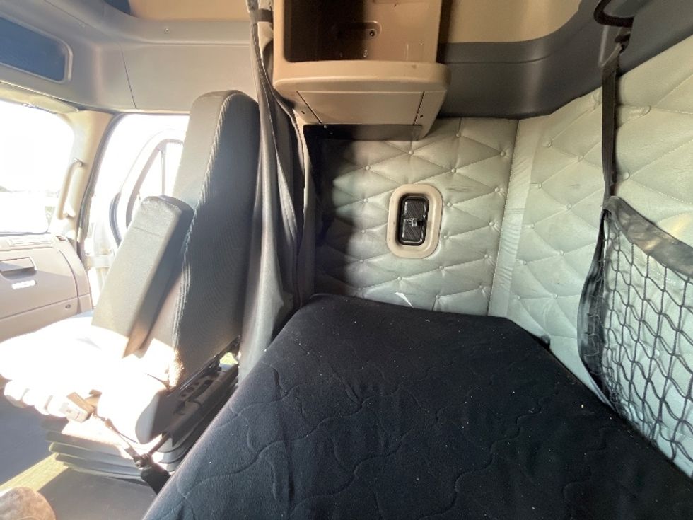 Sleeper Tractor-Heavy Duty Tractors-Freightliner-2019-Cascadia 12564ST-Katy-TX-281,214\n\t\tmiles-$ 62,750 - Image 18