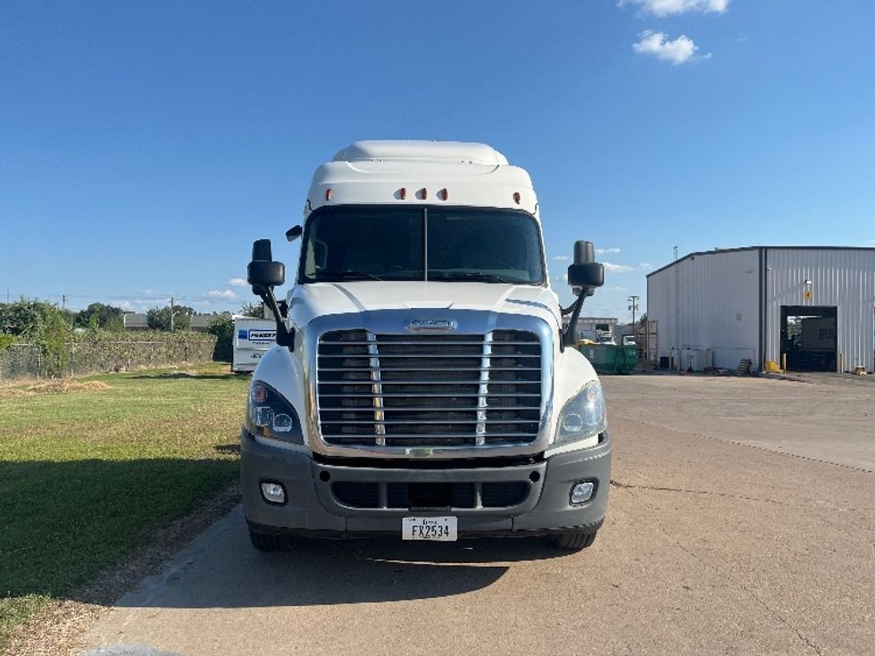 Sleeper Tractor-Heavy Duty Tractors-Freightliner-2019-Cascadia 12564ST-Katy-TX-281,214\n\t\tmiles-$ 62,750 - Image 2