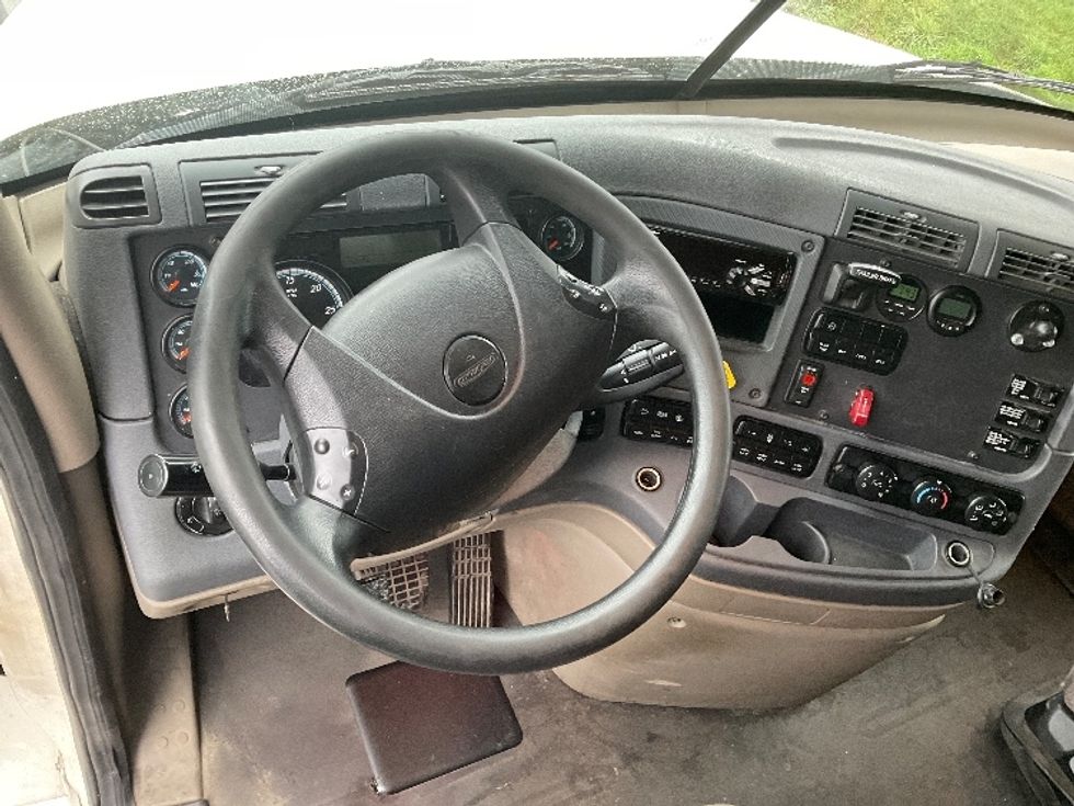 Sleeper Tractor-Heavy Duty Tractors-Freightliner-2019-Cascadia 12564ST-Lacey-WA-381,429\n\t\tmiles-$ 59,750 - Image 10