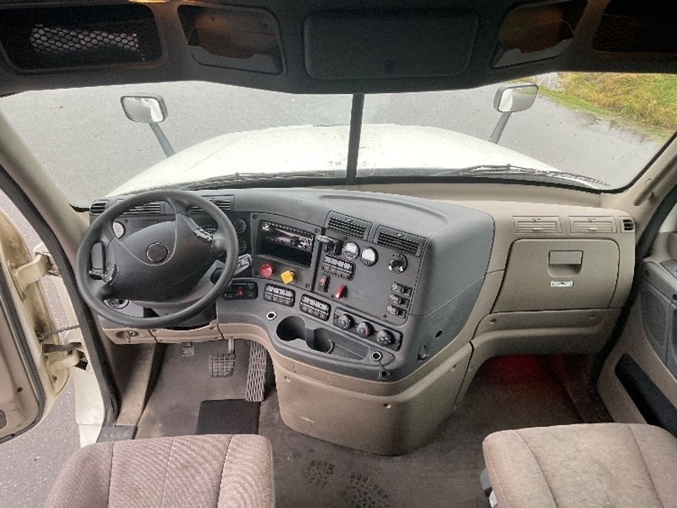 Sleeper Tractor-Heavy Duty Tractors-Freightliner-2019-Cascadia 12564ST-Lacey-WA-381,429\n\t\tmiles-$ 59,750 - Image 12