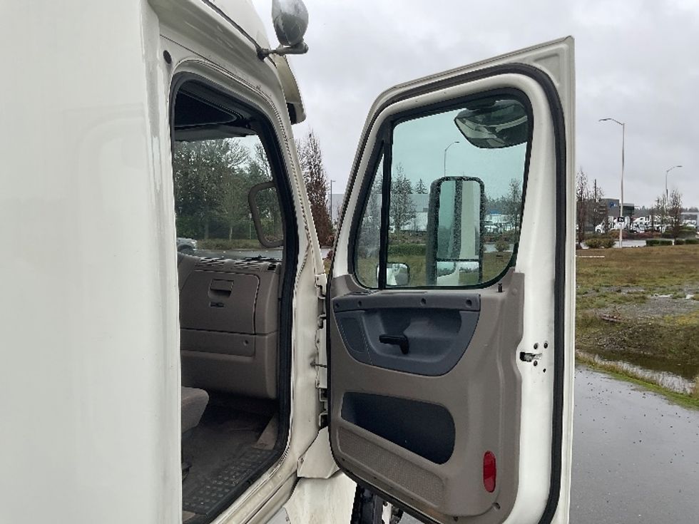 Sleeper Tractor-Heavy Duty Tractors-Freightliner-2019-Cascadia 12564ST-Lacey-WA-381,429\n\t\tmiles-$ 59,750 - Image 13