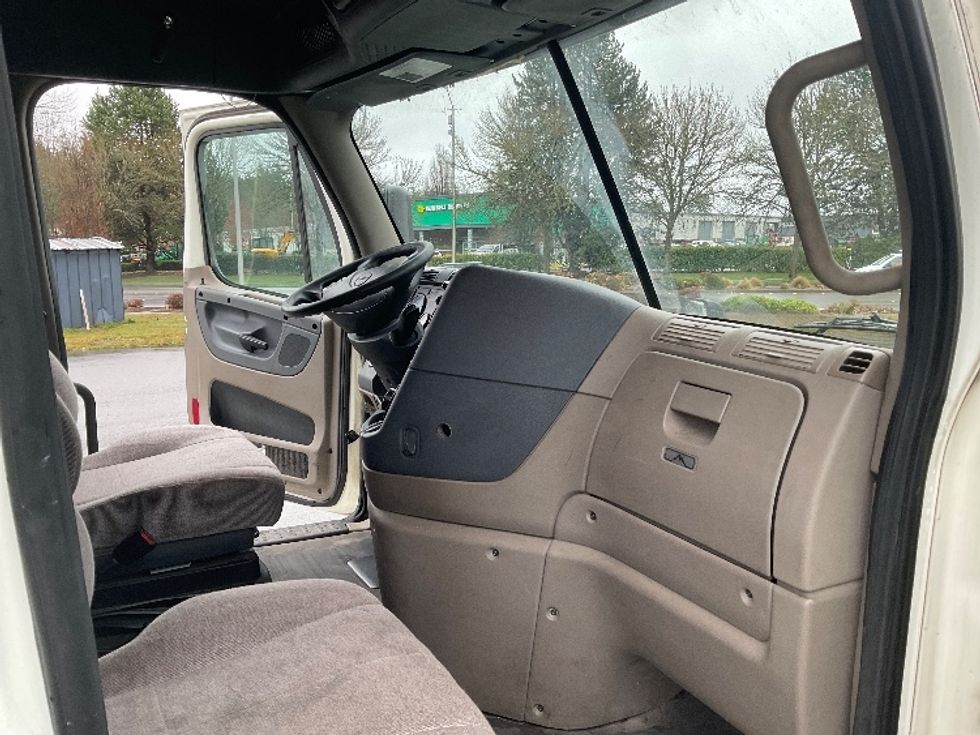 Sleeper Tractor-Heavy Duty Tractors-Freightliner-2019-Cascadia 12564ST-Lacey-WA-381,429\n\t\tmiles-$ 59,750 - Image 15