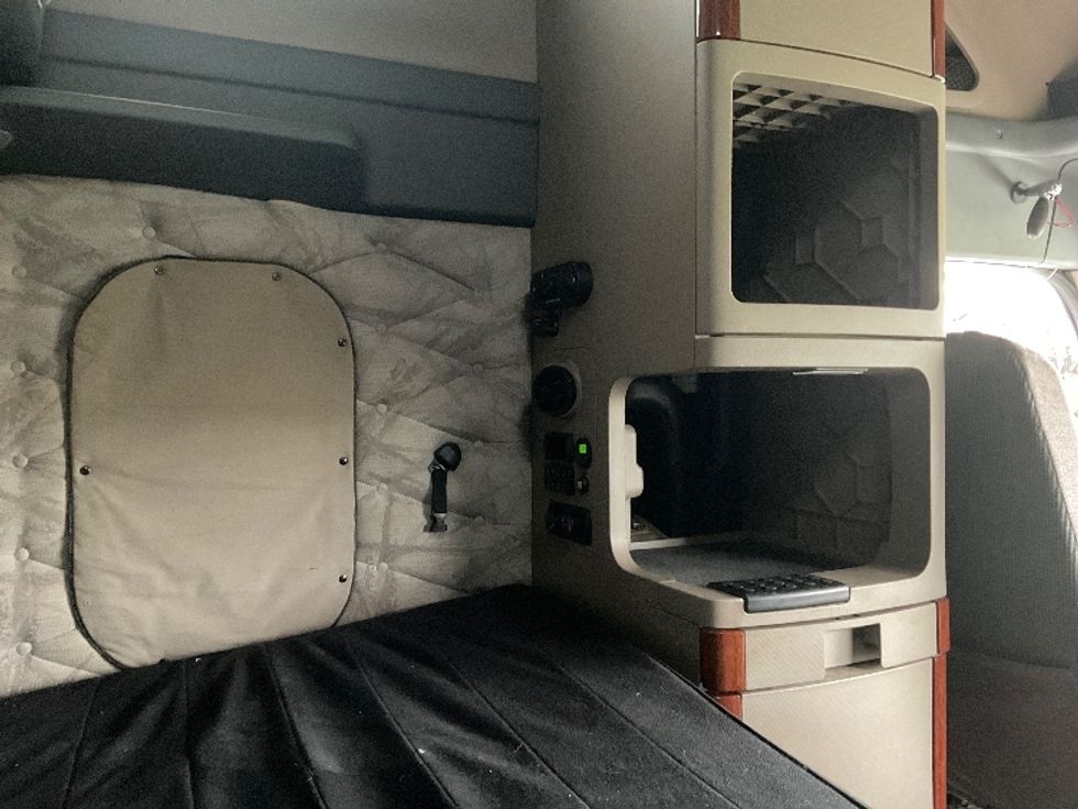 Sleeper Tractor-Heavy Duty Tractors-Freightliner-2019-Cascadia 12564ST-Lacey-WA-381,429\n\t\tmiles-$ 59,750 - Image 18