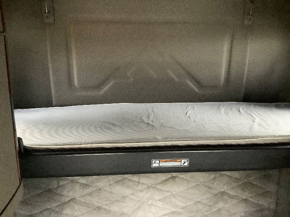 Sleeper Tractor-Heavy Duty Tractors-Freightliner-2019-Cascadia 12564ST-Lacey-WA-381,429\n\t\tmiles-$ 59,750 - Image 22