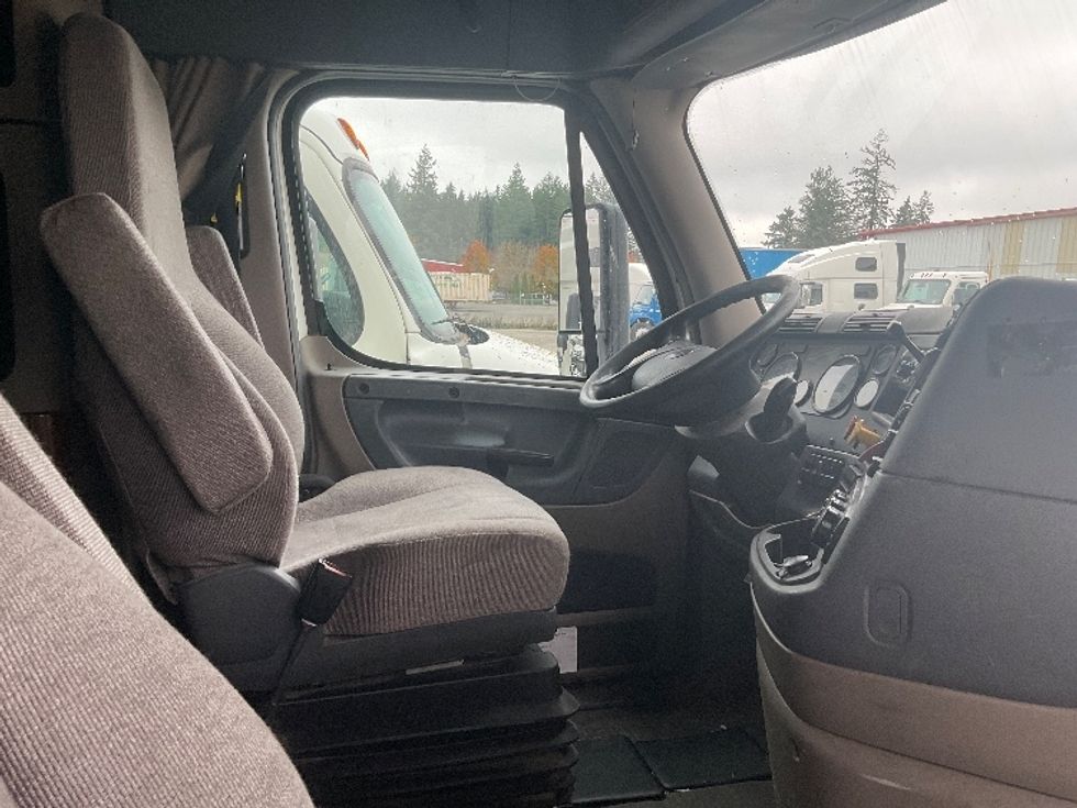 Sleeper Tractor-Heavy Duty Tractors-Freightliner-2019-Cascadia 12564ST-Lacey-WA-429,430\n\t\tmiles-$ 62,500 - Image 5