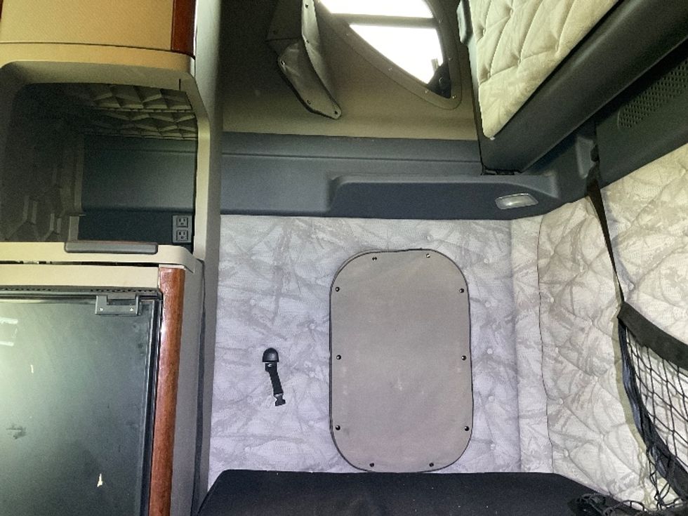 Sleeper Tractor-Heavy Duty Tractors-Freightliner-2019-Cascadia 12564ST-Lacey-WA-429,430\n\t\tmiles-$ 62,500 - Image 9