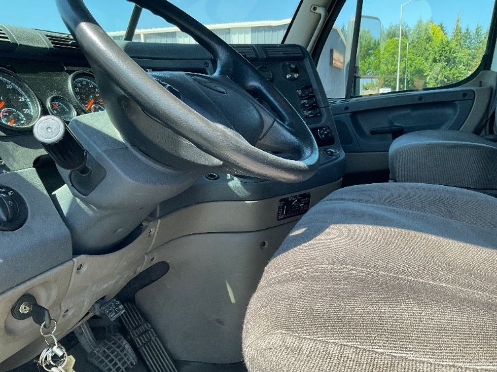 Sleeper Tractor-Heavy Duty Tractors-Freightliner-2019-Cascadia 12564ST-Lacey-WA-466,940\n\t\tmiles-$ 61,250 - Image 10