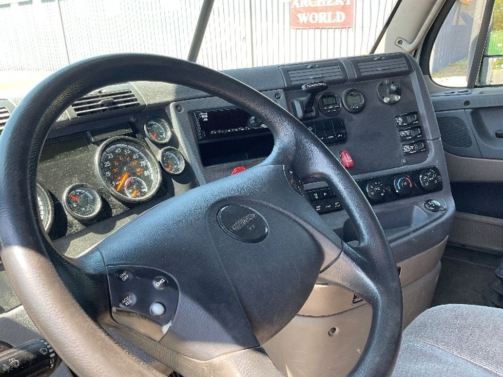 Sleeper Tractor-Heavy Duty Tractors-Freightliner-2019-Cascadia 12564ST-Lacey-WA-466,940\n\t\tmiles-$ 61,250 - Image 11