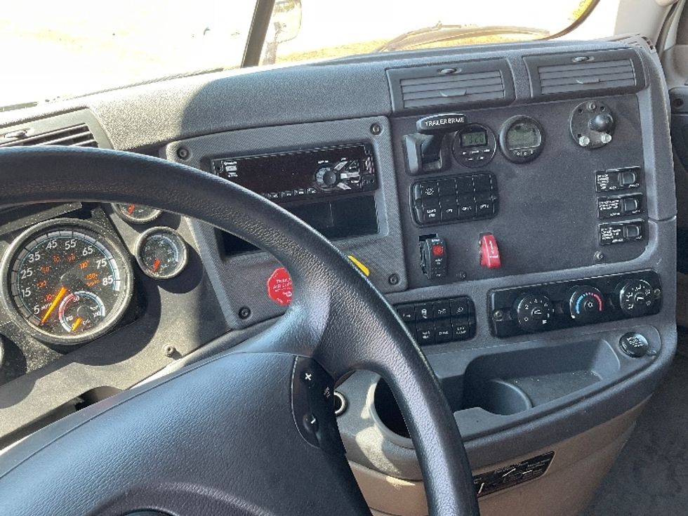 Sleeper Tractor-Heavy Duty Tractors-Freightliner-2019-Cascadia 12564ST-Lacey-WA-466,940\n\t\tmiles-$ 61,250 - Image 12