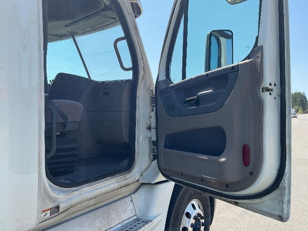 Sleeper Tractor-Heavy Duty Tractors-Freightliner-2019-Cascadia 12564ST-Lacey-WA-466,940\n\t\tmiles-$ 61,250 - Image 13