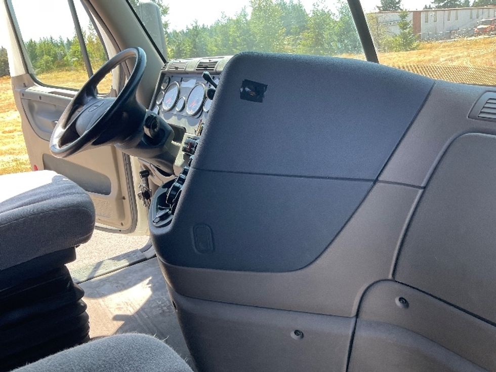 Sleeper Tractor-Heavy Duty Tractors-Freightliner-2019-Cascadia 12564ST-Lacey-WA-466,940\n\t\tmiles-$ 61,250 - Image 15