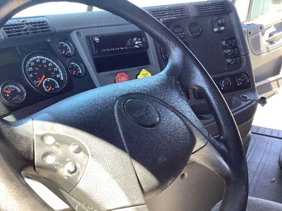 Sleeper Tractor-Heavy Duty Tractors-Freightliner-2019-Cascadia 12564ST-Lacey-WA-476,979\n\t\tmiles-$ 60,500 - Image 10