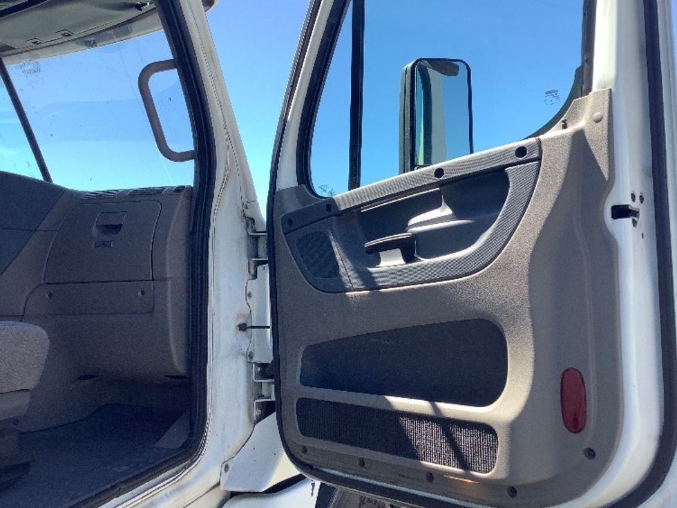 Sleeper Tractor-Heavy Duty Tractors-Freightliner-2019-Cascadia 12564ST-Lacey-WA-476,979\n\t\tmiles-$ 60,500 - Image 13