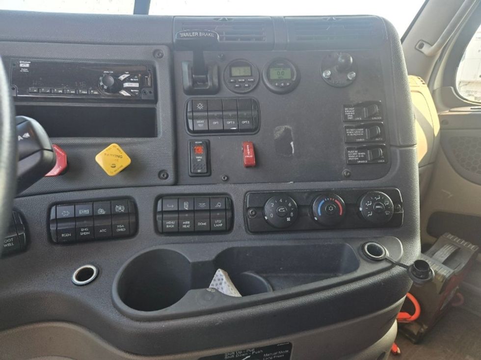 Sleeper Tractor-Heavy Duty Tractors-Freightliner-2019-Cascadia 12564ST-Lacey-WA-479,497\n\t\tmiles-$ 60,500 - Image 12