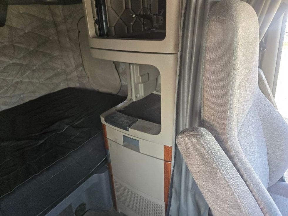 Sleeper Tractor-Heavy Duty Tractors-Freightliner-2019-Cascadia 12564ST-Lacey-WA-479,497\n\t\tmiles-$ 60,500 - Image 18