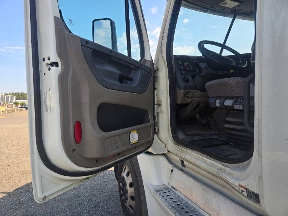 Sleeper Tractor-Heavy Duty Tractors-Freightliner-2019-Cascadia 12564ST-Lacey-WA-479,497\n\t\tmiles-$ 60,500 - Image 9