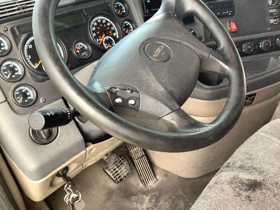 Sleeper Tractor-Heavy Duty Tractors-Freightliner-2019-Cascadia 12564ST-Lacey-WA-484,308\n\t\tmiles-$ 60,000 - Image 10