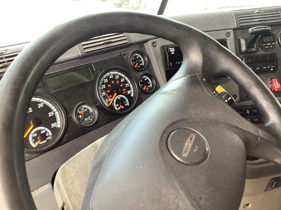 Sleeper Tractor-Heavy Duty Tractors-Freightliner-2019-Cascadia 12564ST-Lacey-WA-484,308\n\t\tmiles-$ 60,000 - Image 11