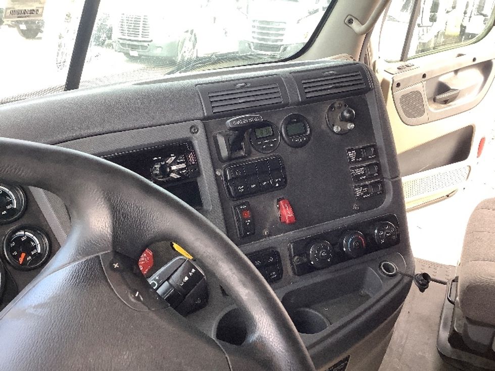 Sleeper Tractor-Heavy Duty Tractors-Freightliner-2019-Cascadia 12564ST-Lacey-WA-484,308\n\t\tmiles-$ 60,000 - Image 12