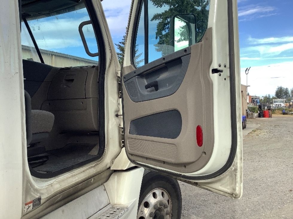 Sleeper Tractor-Heavy Duty Tractors-Freightliner-2019-Cascadia 12564ST-Lacey-WA-484,308\n\t\tmiles-$ 60,000 - Image 13