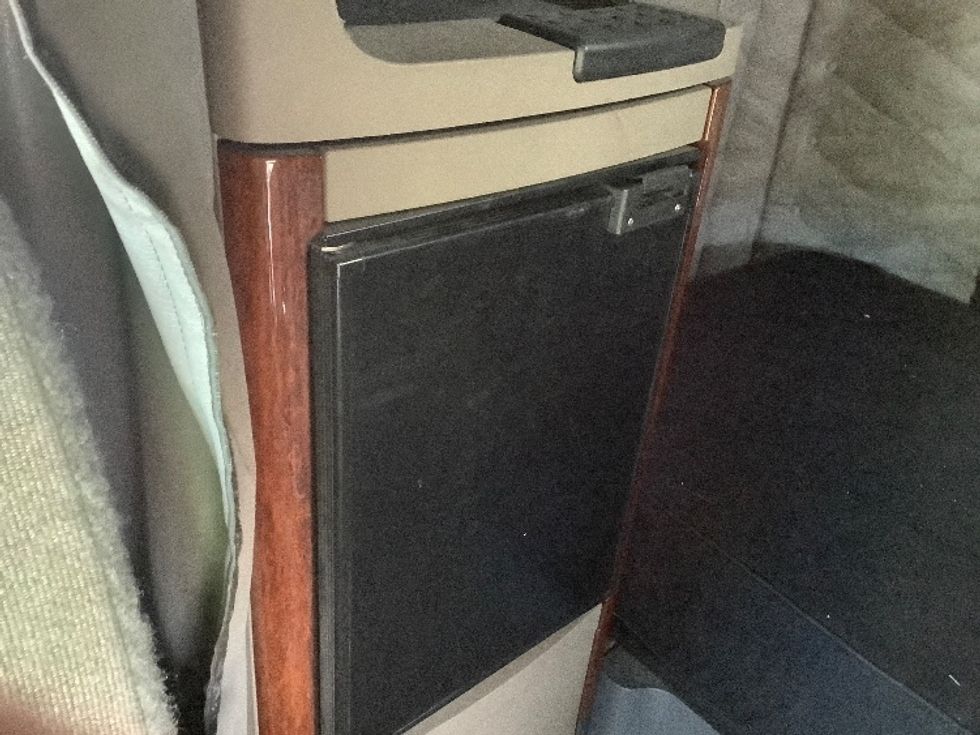 Sleeper Tractor-Heavy Duty Tractors-Freightliner-2019-Cascadia 12564ST-Lacey-WA-484,308\n\t\tmiles-$ 60,000 - Image 19