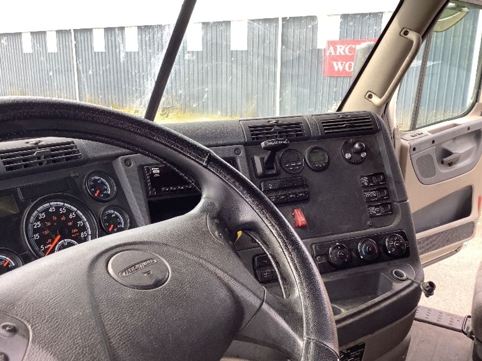 Sleeper Tractor-Heavy Duty Tractors-Freightliner-2019-Cascadia 12564ST-Lacey-WA-514,527\n\t\tmiles-$ 58,250 - Image 11