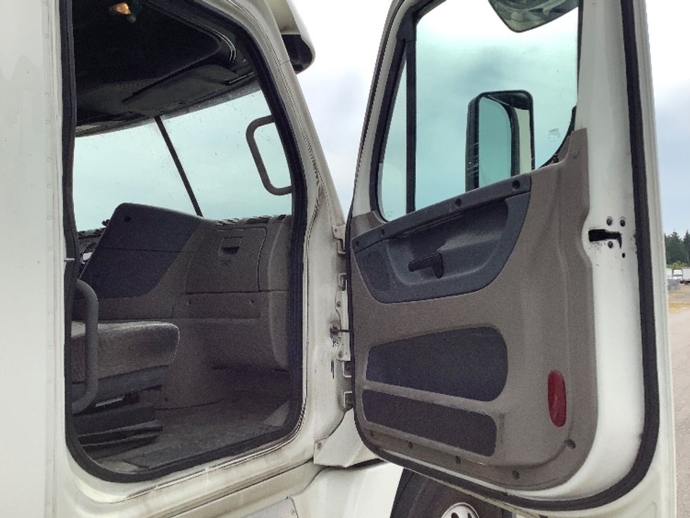 Sleeper Tractor-Heavy Duty Tractors-Freightliner-2019-Cascadia 12564ST-Lacey-WA-514,527\n\t\tmiles-$ 58,250 - Image 13