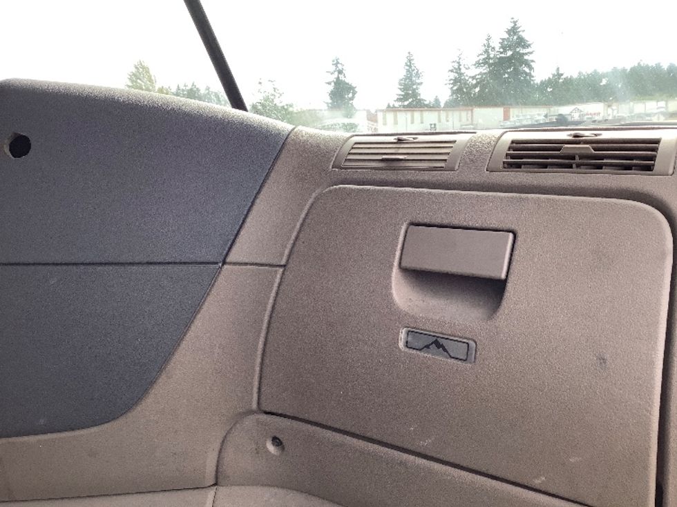 Sleeper Tractor-Heavy Duty Tractors-Freightliner-2019-Cascadia 12564ST-Lacey-WA-514,527\n\t\tmiles-$ 58,250 - Image 14