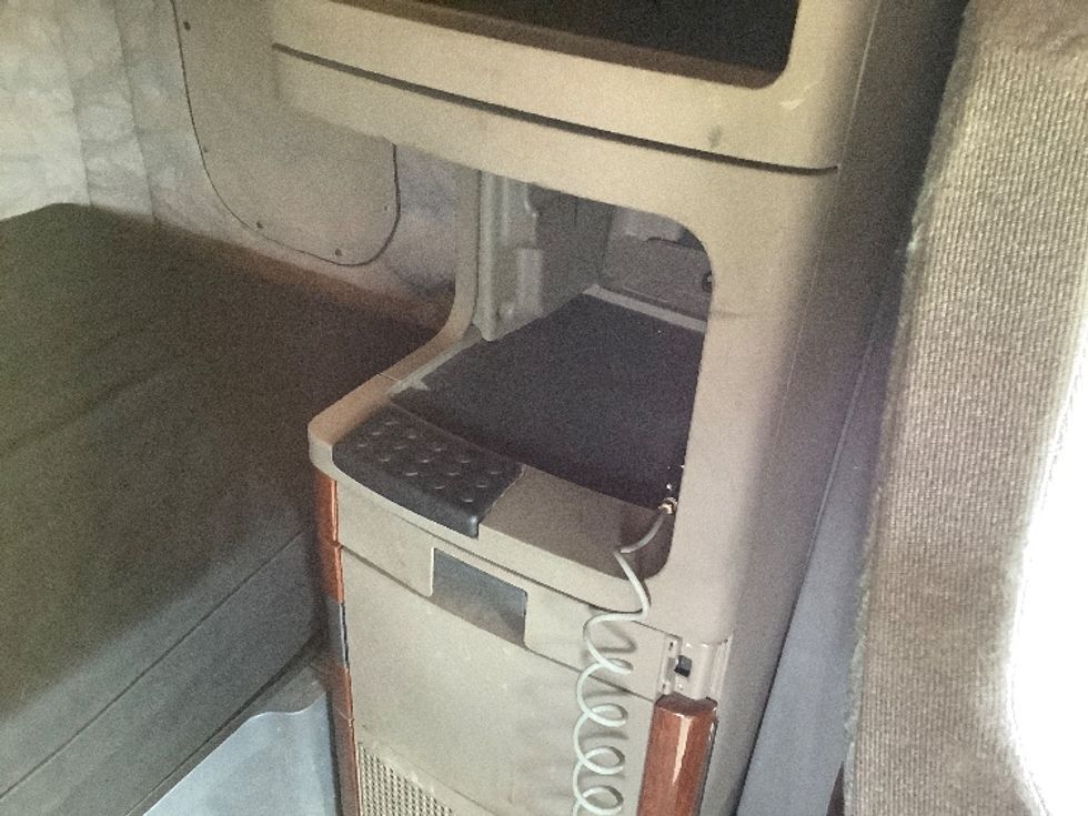 Sleeper Tractor-Heavy Duty Tractors-Freightliner-2019-Cascadia 12564ST-Lacey-WA-514,527\n\t\tmiles-$ 58,250 - Image 18