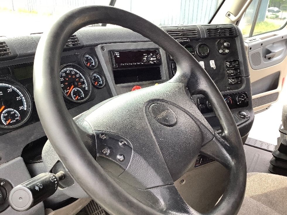 Sleeper Tractor-Heavy Duty Tractors-Freightliner-2019-Cascadia 12564ST-Lacey-WA-530,332\n\t\tmiles-$ 56,250 - Image 10