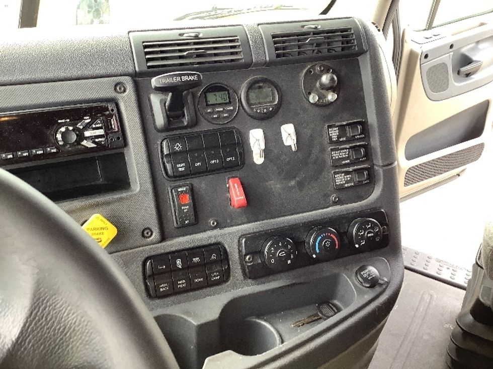 Sleeper Tractor-Heavy Duty Tractors-Freightliner-2019-Cascadia 12564ST-Lacey-WA-530,332\n\t\tmiles-$ 56,250 - Image 11