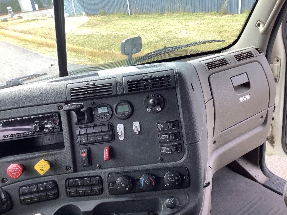 Sleeper Tractor-Heavy Duty Tractors-Freightliner-2019-Cascadia 12564ST-Lacey-WA-530,332\n\t\tmiles-$ 56,250 - Image 12