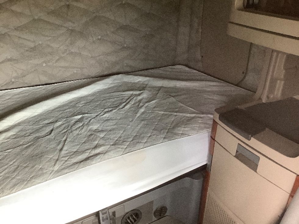 Sleeper Tractor-Heavy Duty Tractors-Freightliner-2019-Cascadia 12564ST-Lacey-WA-530,332\n\t\tmiles-$ 56,250 - Image 17